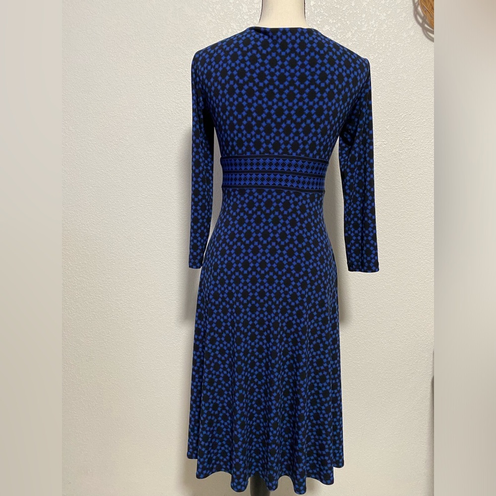 Maggy London Dress V Neck Empire Waist - Picture 3 of 6